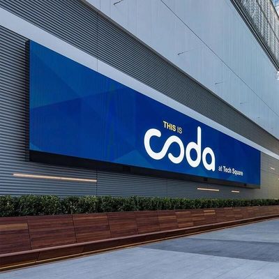 Full Color Outdoor LED Display Board Seamless Splicing LED Factory Display with Naked Eye 3D